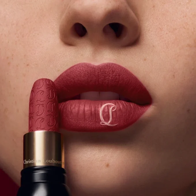 Rouge Louboutin Velvet Matte Mooncrest – limitowana edycja matowej pomadki – Epic Brunette 318M Rouge Louboutin Velvet Matte Mooncrest – limitowana edycja matowej pomadki – Epic Brunette 318M