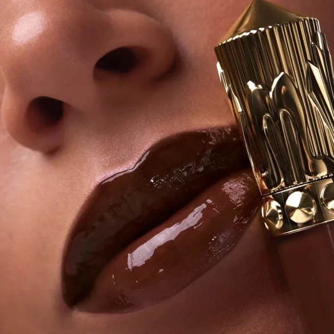 Rouge Stiletto Vinyl Gloss Hot Sienna 432V Hot Sienna – Christian Louboutin Uroda Stany Zjednoczone Rouge Stiletto Vinyl Gloss Hot Sienna 432V Hot Sienna – Christian Louboutin Uroda Stany Zjednoczone